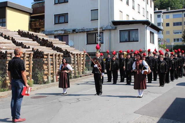 Die Bergbau und Hütten Traditionsmusik Arnoldstein mit Bewerter Herrn Hannes Oberwandling