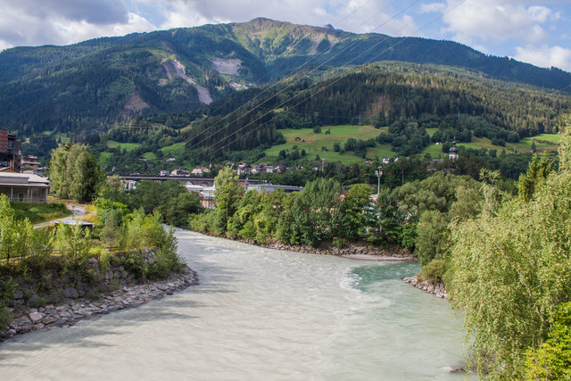 Der Inn mit ca. 80 m³/s + die Sanna mit ca. 35 m³/s Wasserfracht am 07.07.2015.© Ing. Günter Kramarcsik