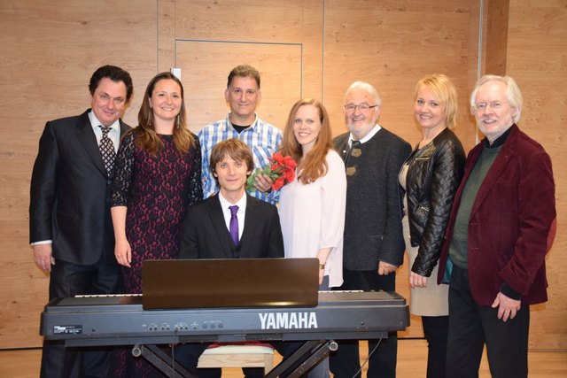 Das Ensemble des "Musiktheater Mostviertel Orchesters" setzt sich aus Sängern und Musikern aus der Region zusammen.