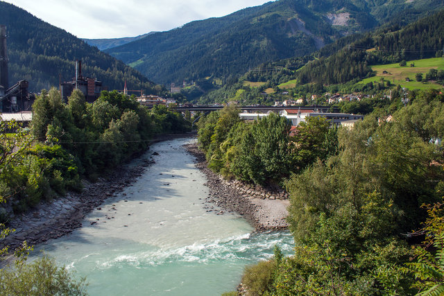 Das ist die winterliche Restwassermenge von 5 m³/s, welche auch schon im August anfallen kann, wie hier am 10.8.2014! Die Sanna (rechts) führte an diesem Tag ca. 23 m³/s. © Ing. Günter Kramarcsik