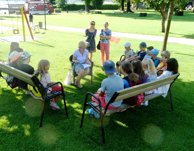 Sommersonnen-Lounge im Kurpark mit Leseoma Ingrid