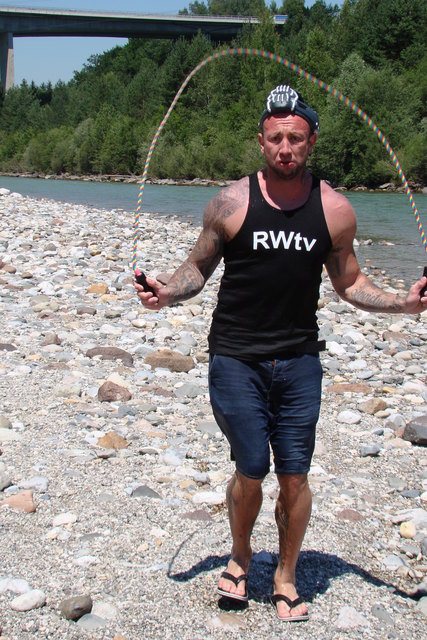 Der Boxer machts vor - ein Kinderspiel für ihn.....