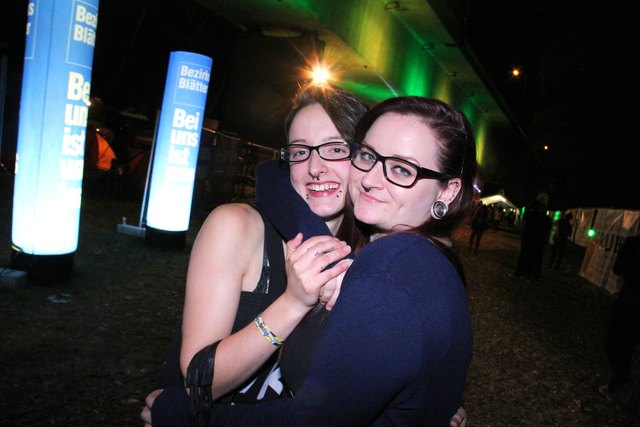 Kuschelig wie die Bezirksblätter-VIP-Lounge ging es auch bei Patricia Dallinger und Carol Posseth zu.
