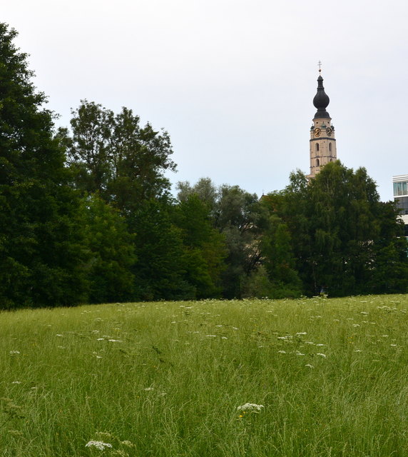 Braunau: Vor der Stadtmauer führt die Tour durch das Naherholungsgebiet.