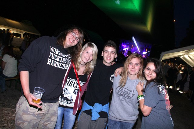 So machen Ferien Spaß: Lucas und Isabela feiern zusammen mit Jacqueline, Jaime und Verena.