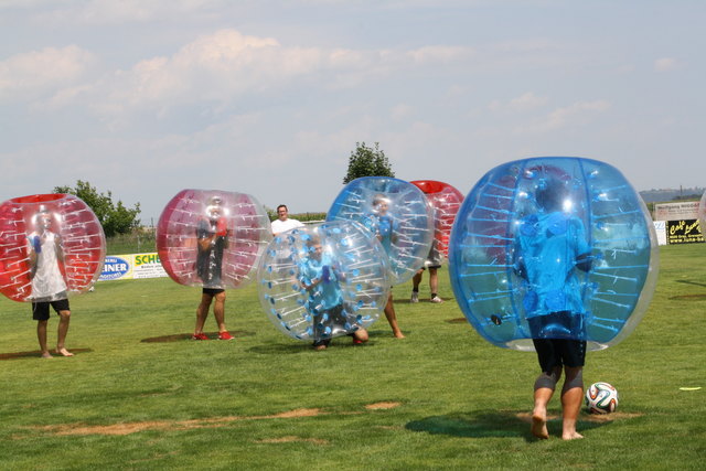 Ein Spaß für Zuschauer und Akteure war das Bubble Soccer-Turnier der JVP Unterpremstätten-Zettling.