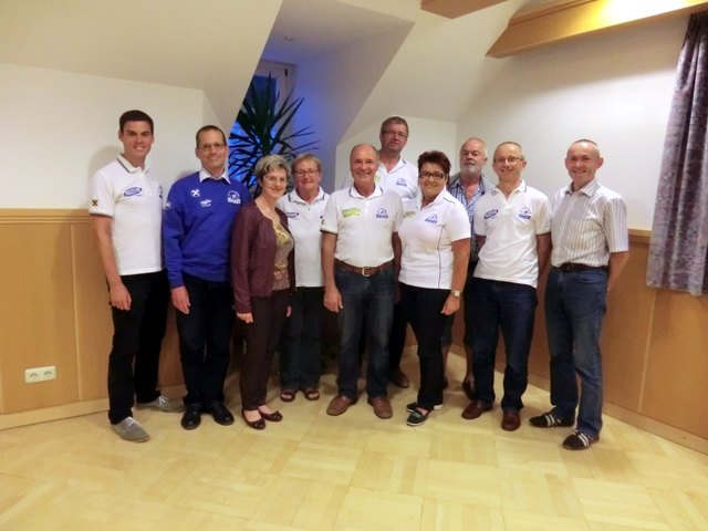 Hermann Tod (M.) wurde als Obmann des RC-27 Mosser Randegg bestätigt. | Foto: privat