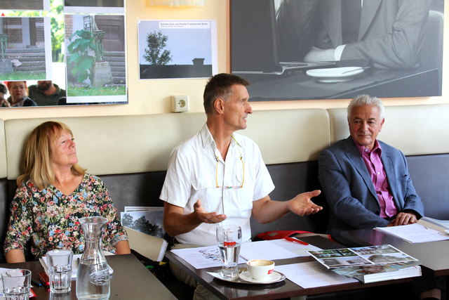 Christine Muchsel und Wolfgang Veit, BI "Steinhof als Gemeingut erhalten und gestalten" mit Prof. Hermann Knoflacher (TU Wien), Vorstand des Wiener Naturschutzbundes