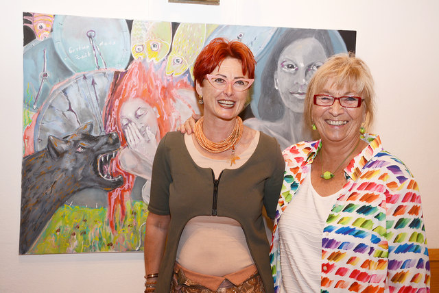 Künstler unter sich: Die Designerin Andrea Radinger-Reisner mit der Malerin Johanna Leipold.