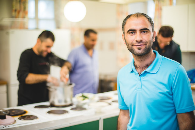 Husen Mouhammad ist im Flüchtlingshaus Mülln untergebracht. Er ist gelernter Arabischlehrer. | Foto: Philipp Benedikt