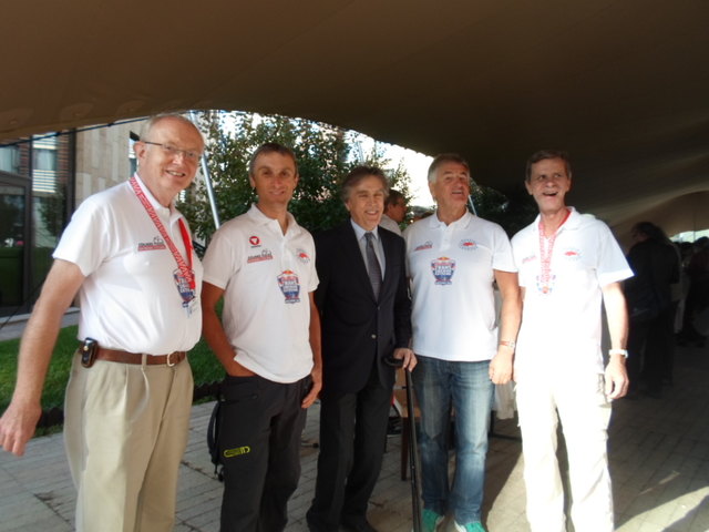 Botschafter Dr. Emil Brix mit Edi Fuchs und seinem Betreuerteam