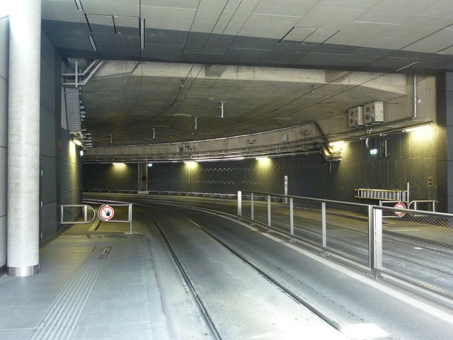 Energieeffiziente Tunnelbeleuchtung beim Leiner-Tunnel: Ein seltener Schnappschuss vom 8.7.2015, dem einzigen Tag mit dieser Beleuchtungsstärke.