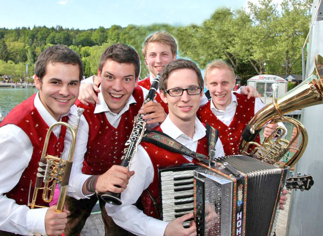 "Gabriel Urach & seine jungen fidelen Lavanttaler" sorgen für Musik und Tanz (Foto: KK)