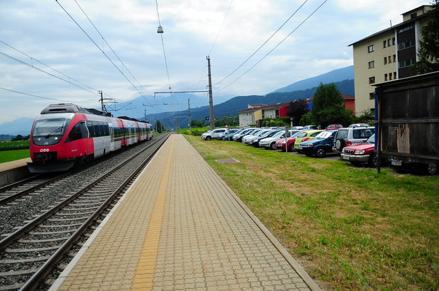 Der Park&Ride-Bereich wird großzügig erweitert, eine direkte Zufahrtsstraße gebaut, Lärmschutzwände errichtet!