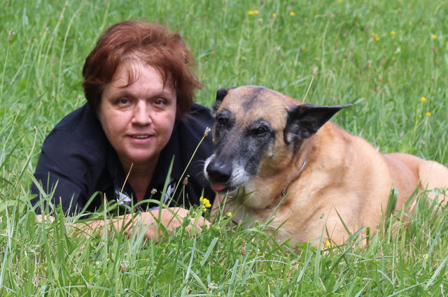 Michaela Eigl und ihr Hund Happy sind ein Herz und eine Seele.