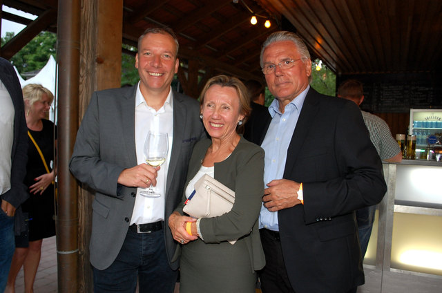 Autor Stefan Vögel mit seinem Cousin Prim.i.R. Roland Schmid und Gattin