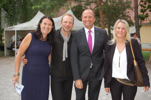 Monika Langthaler, Michael Rosenberg und Bernhard Lackinger mit Begleitung
