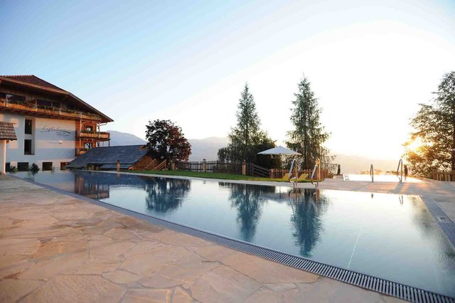 Neu im Natur- und Wellnesshotel Höflehner: Ein Olympia-Sportschwimmbecken sowie ein Schwebe-Whirlpool. | Foto: Lanxx