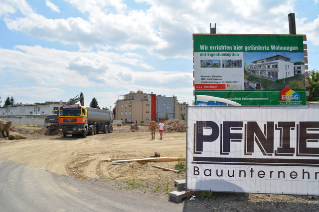 In der Landeggerstraße in Neufeld wird derzeit der Grundstein für 22 neue Wohnungen gelegt.