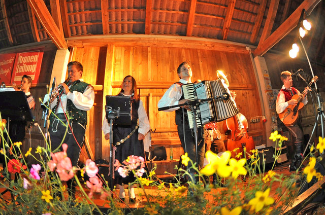 Ein Schnappschuss aus dem Vorjahr: Auch heuer ist im Hartl-Stadl beim Nachkirchtag beste Live-Musik angesagt! | Foto: David
