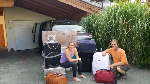 Abfahrt Manuela und Johann Erber – Transport zum Ziegellager. | Foto: Zukunft für Tshumbe