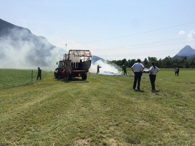 Der Heubrand auf einem Ladewagen nahm ein glimpfliches Ende. | Foto: ZOOM-Tirol