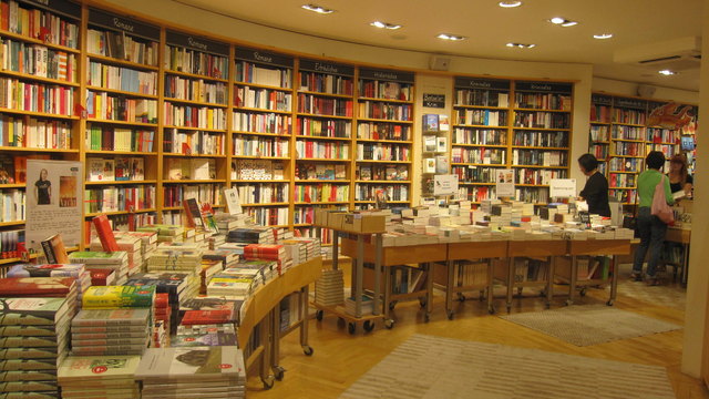 Für jeden etwas dabei in der Buchhandlung Heyn | Foto: Magdalena Egger