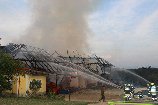 Brand bei Leonhartsberger in Mitterdörfel 28, Bad Kreuzen | Foto: Zinterhof