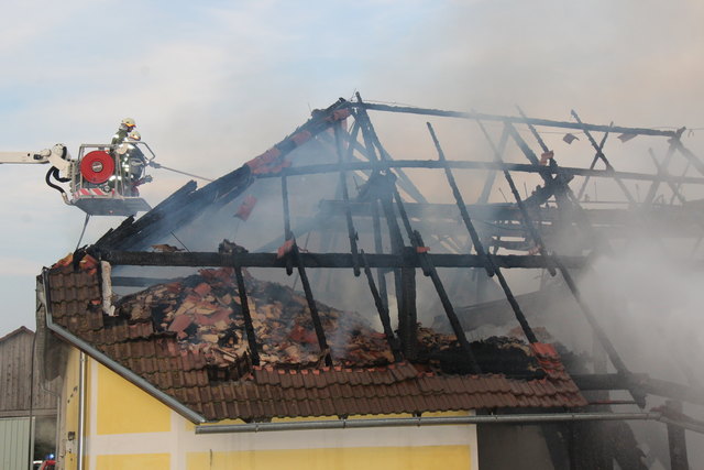 Brand bei Leonhartsberger in Mitterdörfel 28, Bad Kreuzen | Foto: Zinterhof