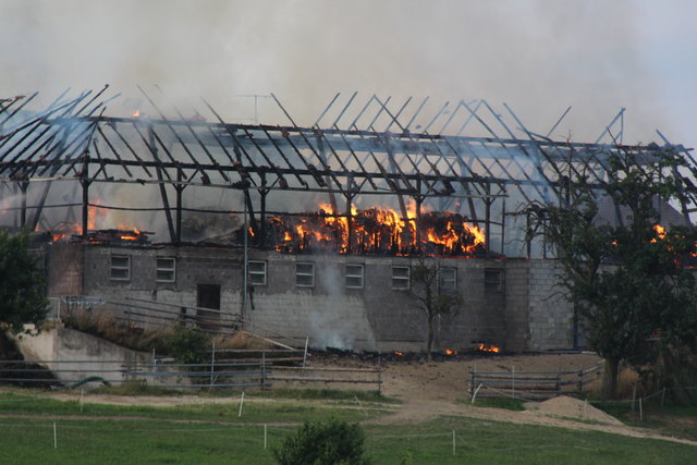 Brand bei Leonhartsberger in Mitterdörfel 28, Bad Kreuzen | Foto: Zinterhof
