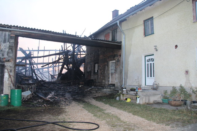 Brand bei Leonhartsberger in Mitterdörfel 28, Bad Kreuzen | Foto: Zinterhof