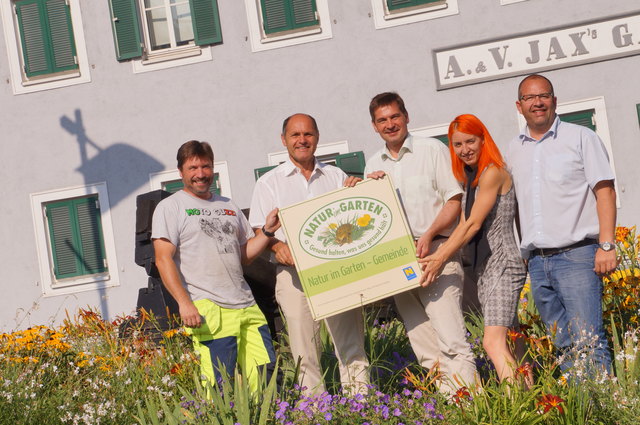 Jan Michael Fabian, Wolfgang Sobotka, Werner Krammer, Julia Büringer und Gerald Käferbeck mit der Plakette.