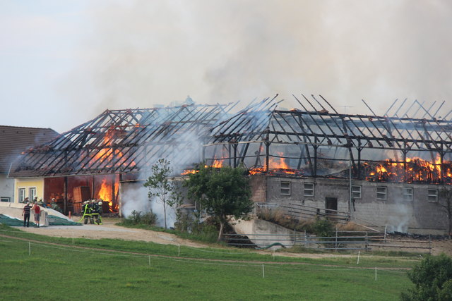 Brand bei Leonhartsberger in Mitterdörfel 28, Bad Kreuzen | Foto: Zinterhof