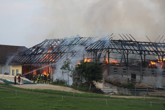 Brand bei Leonhartsberger in Mitterdörfel 28, Bad Kreuzen | Foto: Zinterhof