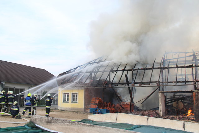 Brand bei Leonhartsberger in Mitterdörfel 28, Bad Kreuzen | Foto: Zinterhof