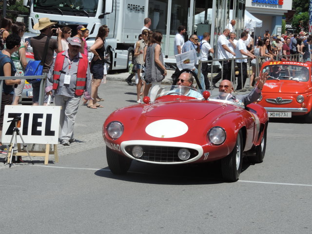 Rennlegende Sir Stirling Moss gab sich in Gröbming die Ehre.