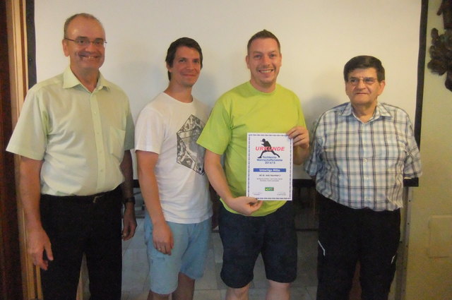 Meistertitel für Sg. St. Veit - Hainfeld in der Unterliga von links: Präs. Eduard Herzog, Sportdirektor Richard Scharf, Harry Kurzböck und Gruppenreferent Walter Ast