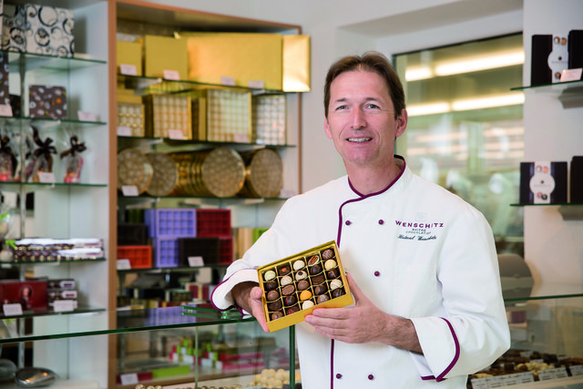 Helmut Wenschitz produziert edelste Pralinen in seiner 
Manufaktur. | Foto: Wenschitz