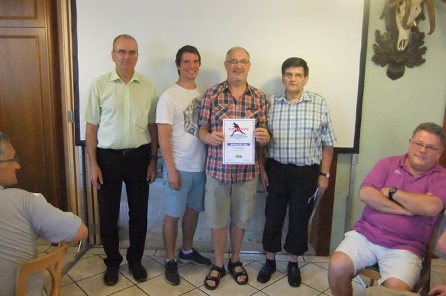 Überreichung der Urkunde zum Meistertitel Senioren 60+ an Atus Traismauer von links NÖTTV. Präs. Eduard Herzog, Sportdirektor Richard Scharf, Helmut Roucka, Walter Ast