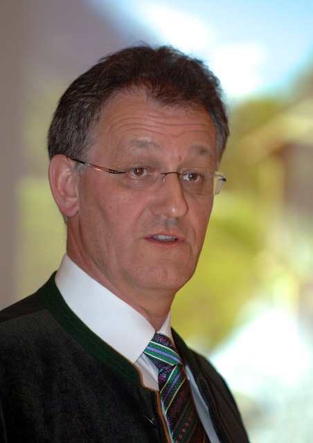 Bgm. Erich Ruetz wird von den Grünen ob der Vorgangsweise bei der Ansiedelung eines Baumarktes kritisiert.