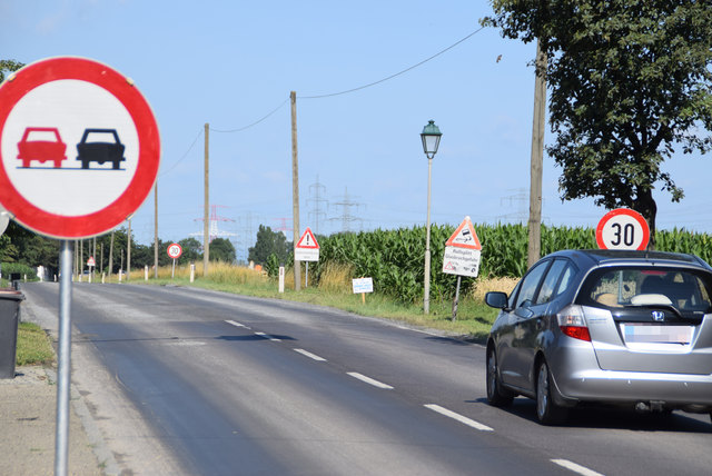 Aufatmen bei Autofahrern und Lastwagen-Lenkern: Die Verbindung zwischen Langenrohr und Zwentendorf wird splitt-frei.