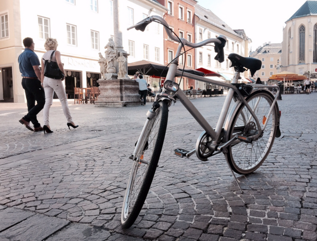 Zu Fuß oder per Rad? Die Diskussion um die Zukunft der Fußgängerzone in Villach ist voll entbrannt