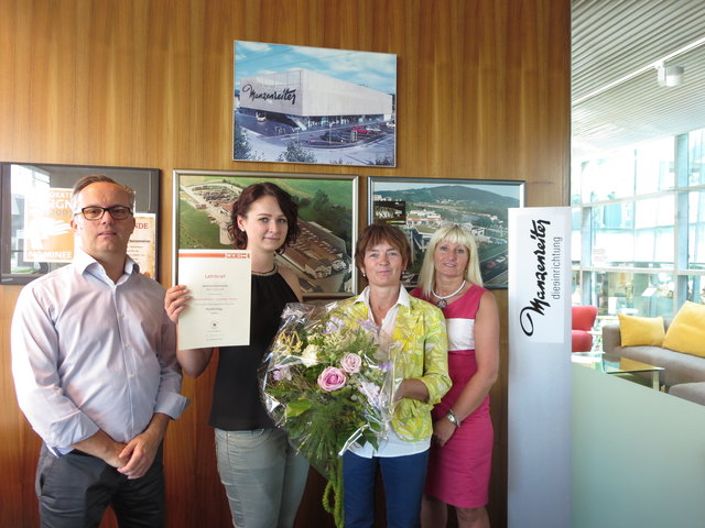 Von links: Roland Denk (Leitung Möbelhaus Manzenreiter Freistadt), Alexandra Röhrenbacher,
Heidemarie Pöschko, Blanka Gubo-Altreiter | Foto: Foto: Privat
