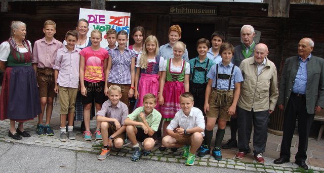 Schüler der Ski-NMS befragten Zeitzeugen über ihre Kindheit und Jugend. | Foto: Stadtmuseum Schladming