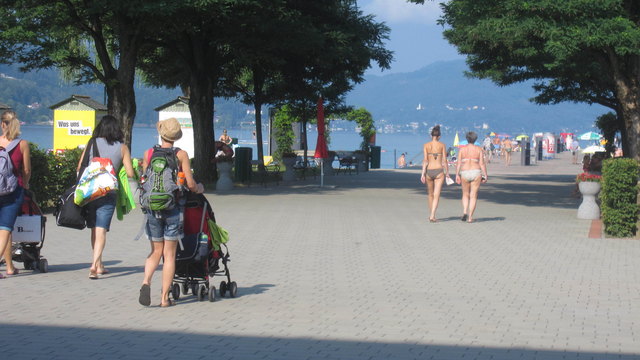 Tausende Badegäste besuchen das Strandbad Klagenfurt im Sommer