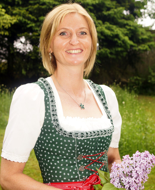 Margit lädt zum Frühschoppen und zur Blumenschmuckprämierung