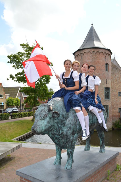 Die Volkstänzerinnen fühlten sich wohl in Schagen: Sandra Benischek, Ulrike Gerstenmaier, Kathrin Gerstenmaier und Carina Rist. | Foto: privat