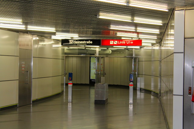 Hier geht´s nicht weiter! Wer barrierefrei zur U1 will, darf nicht Richtung Heinstraße gehen