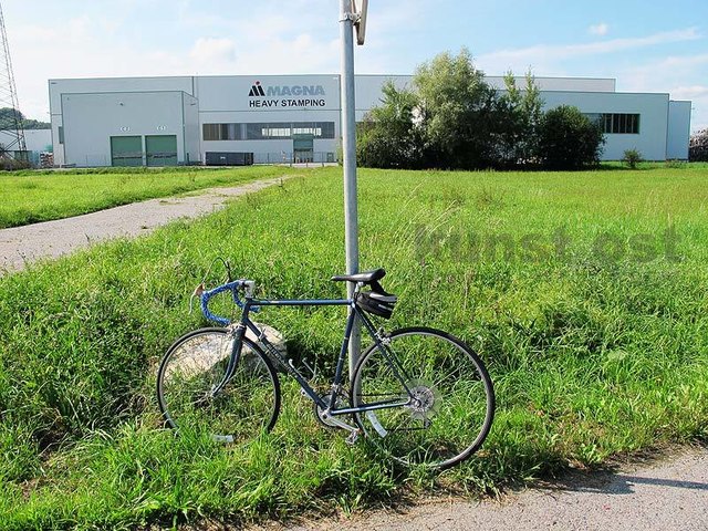 Durch die Industrialisierung kam der Wohlstand in die Region (Im Vordergund ein historisches Austro-Daimler alpina aus dem Grazer Puchwerk.)