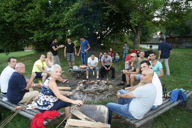 Einen gemütlichen Abend beim Lagerfeuer verbrachten die Asylwerber aus  Haslach am Unterkagererhof.